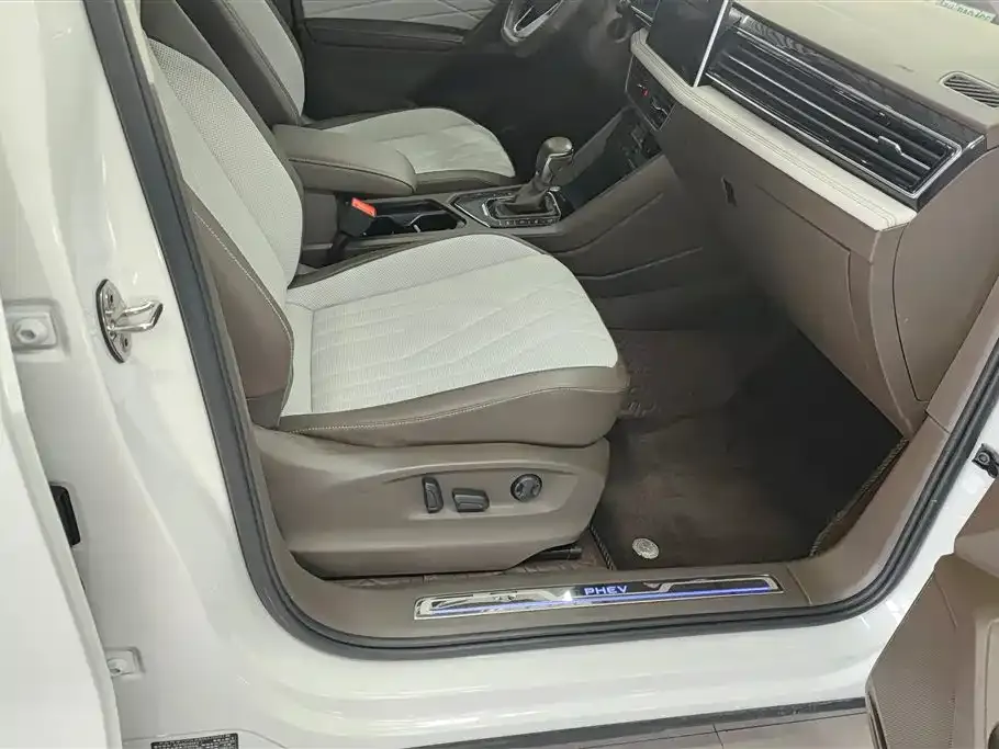 Volkswagen Tiguan L New Energy — фото 4