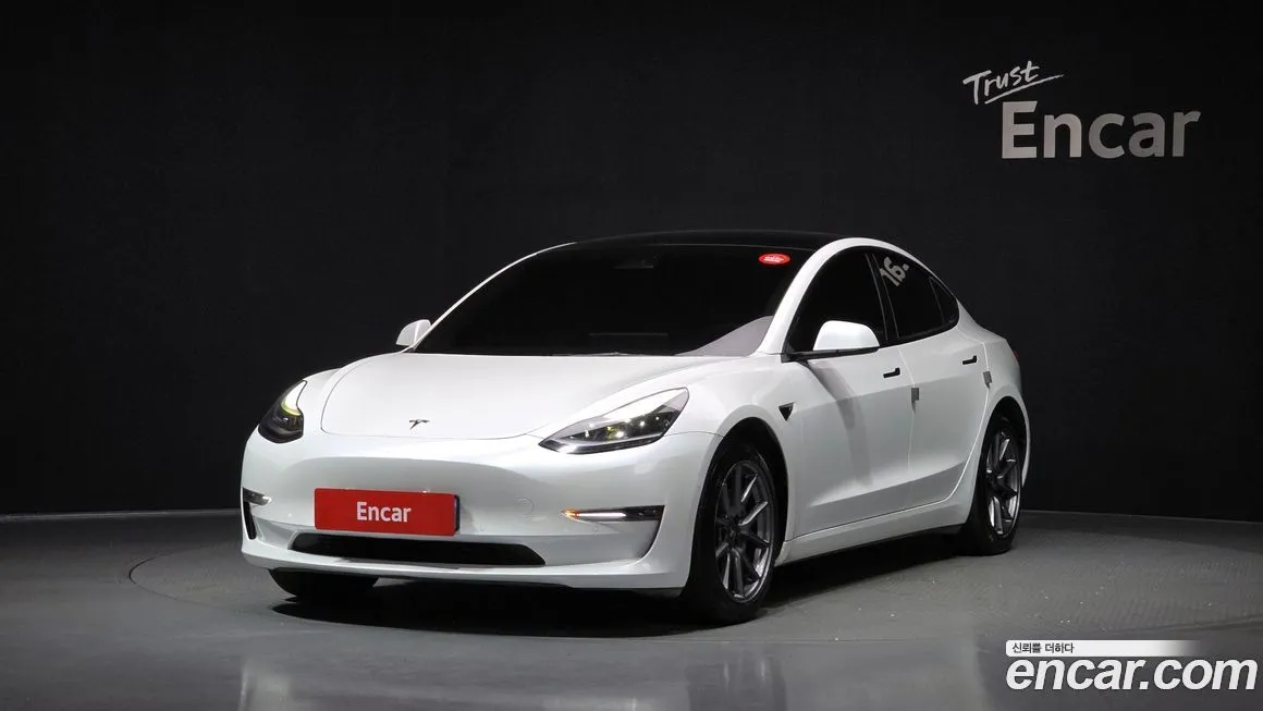 Tesla Model 3 — фото 1