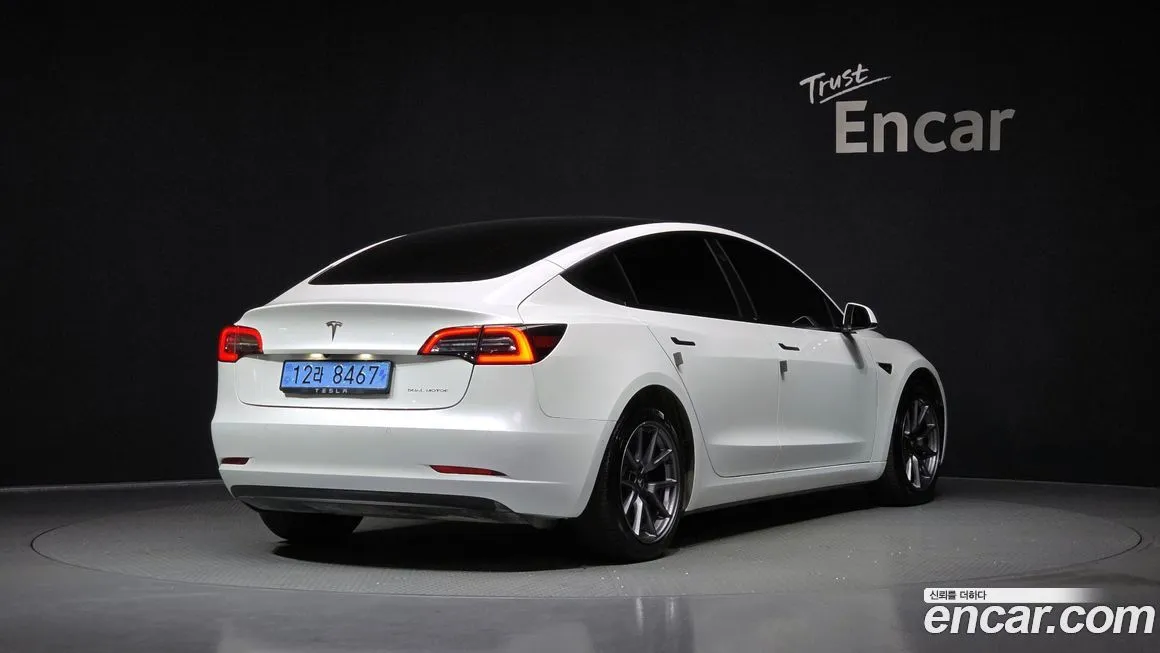 Tesla Model 3 — фото 3