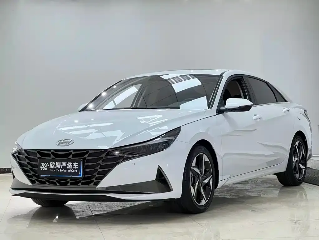 Hyundai Elantra — фото 1