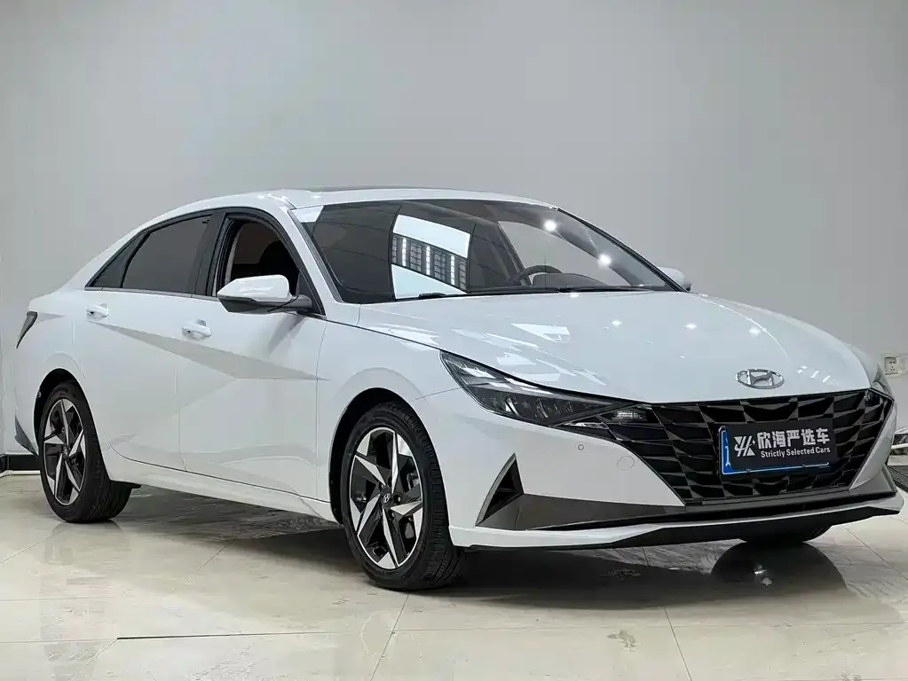 Hyundai Elantra — фото 5