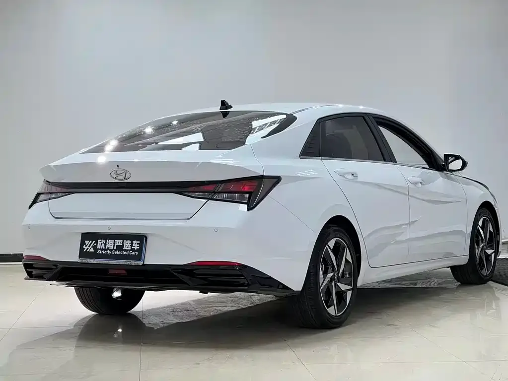 Hyundai Elantra — фото 8
