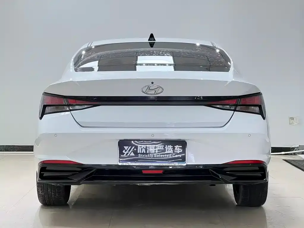 Hyundai Elantra — фото 2