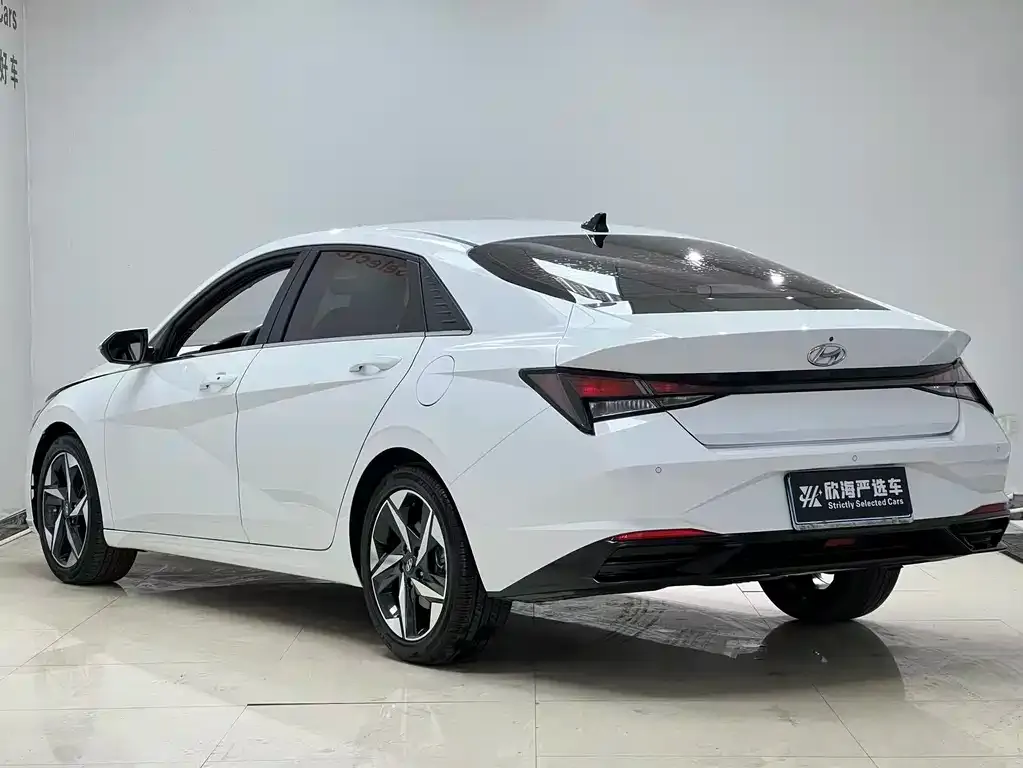 Hyundai Elantra — фото 4