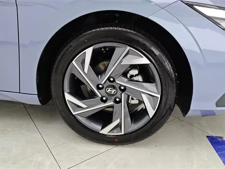 Hyundai Elantra — фото 3
