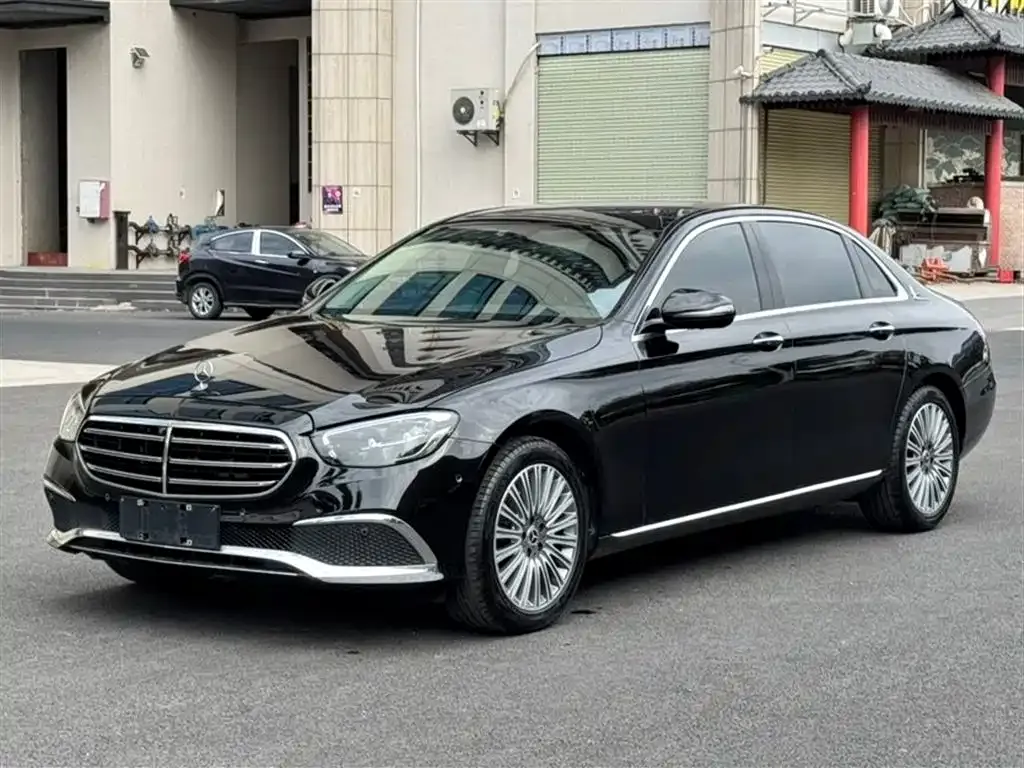 Mercedes-Benz E-Class — фото 1