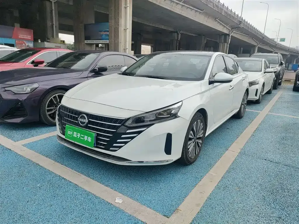 Nissan Teana — фото 1