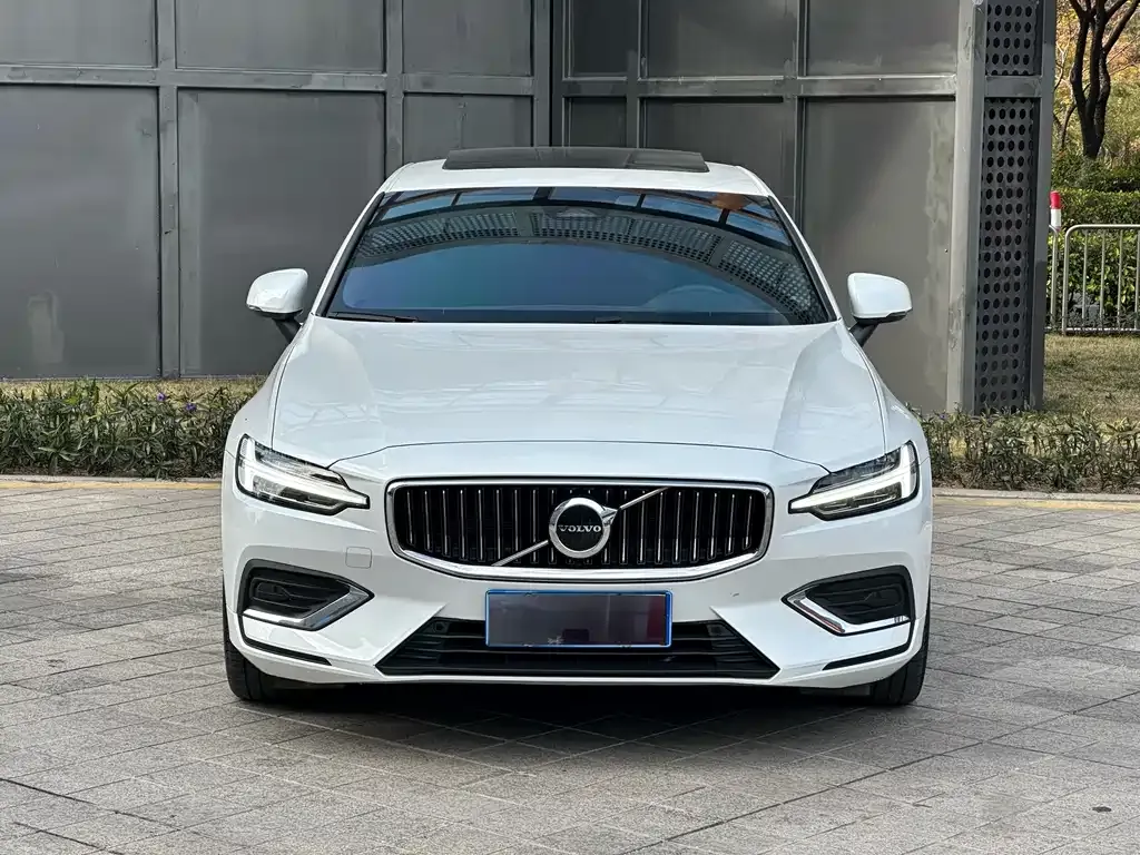 Volvo S60 — фото 7