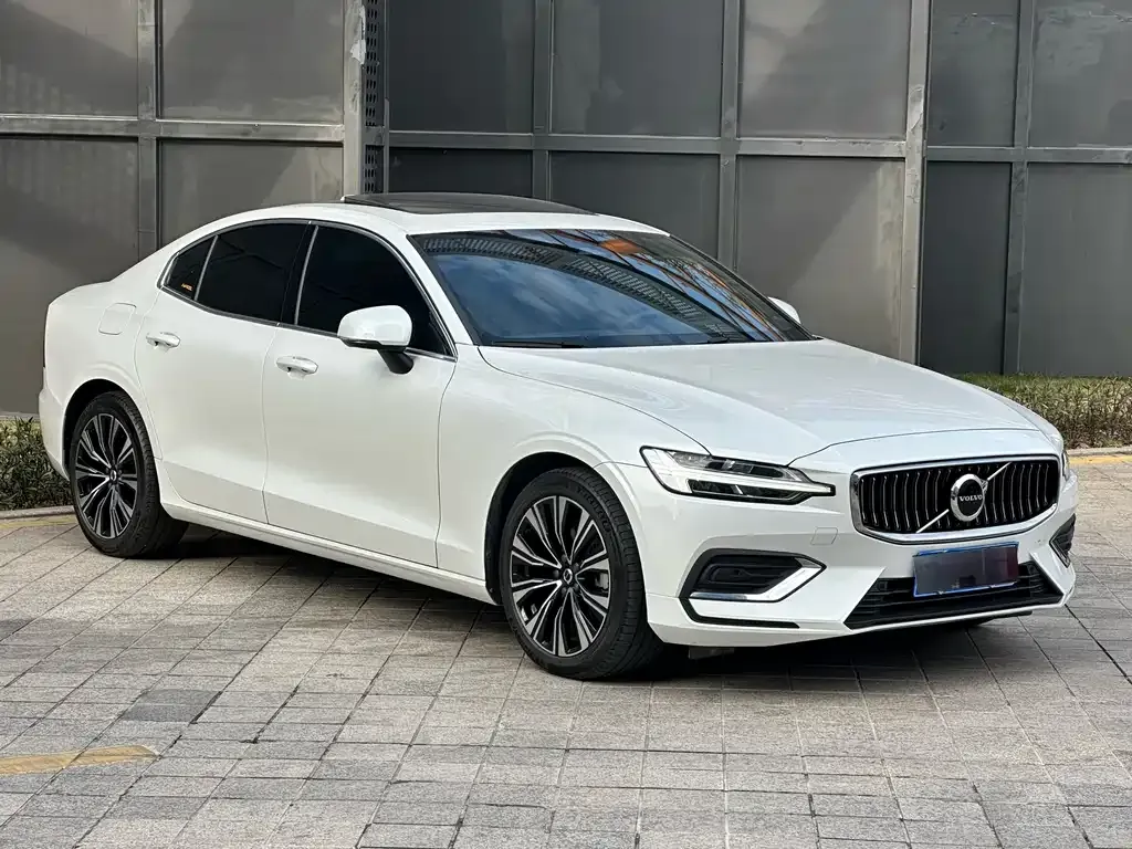 Volvo S60 — фото 10