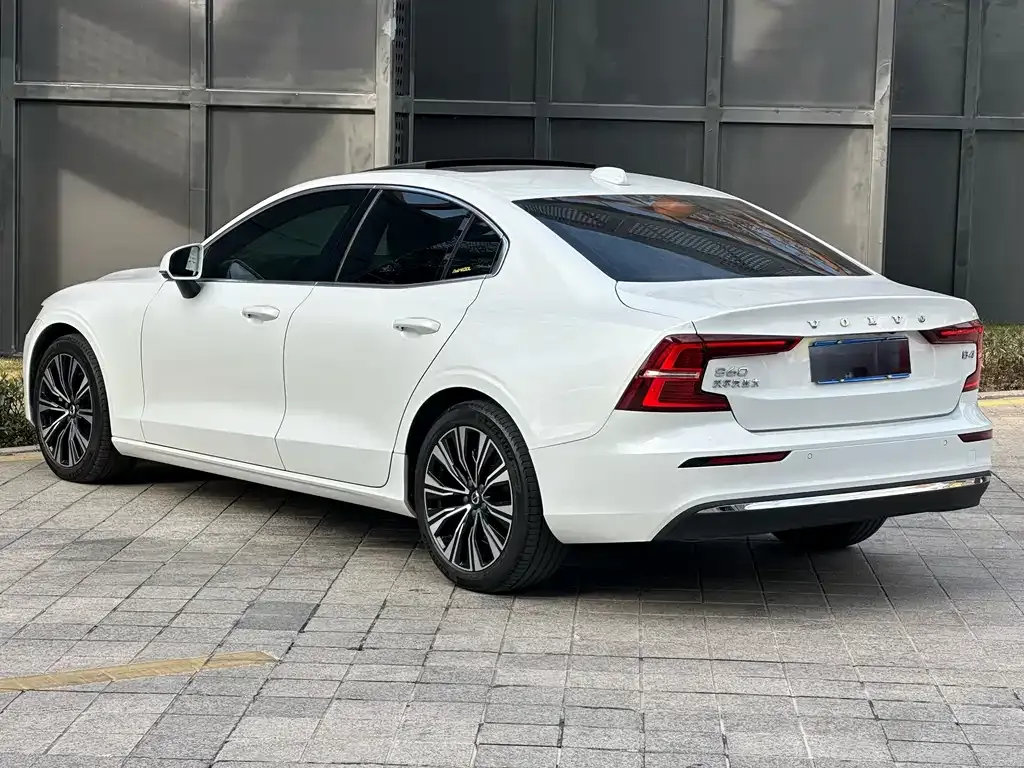 Volvo S60 — фото 6