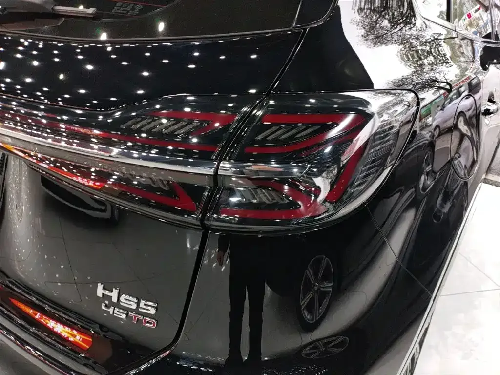 Hongqi HS5 — фото 3