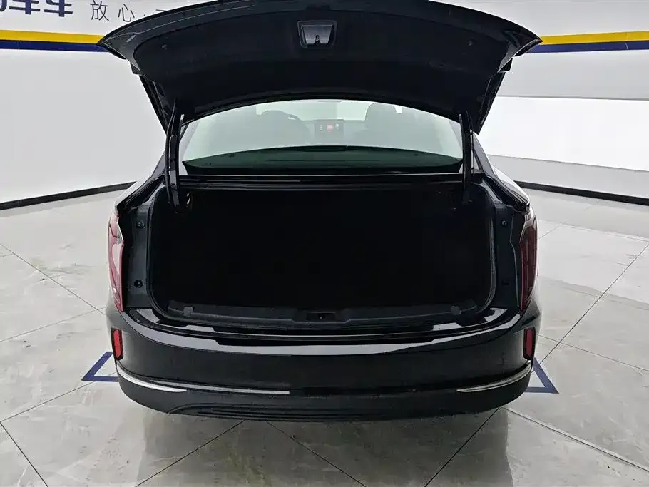 Hongqi E-QM5 — фото 7
