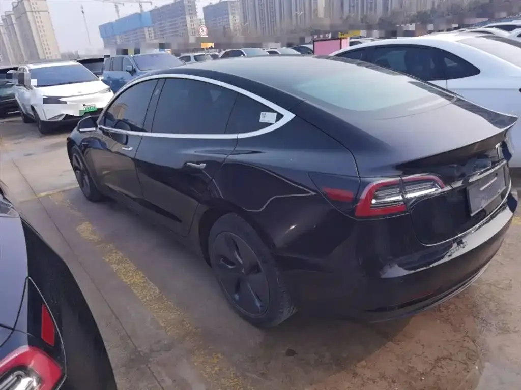 Tesla Model 3 — фото 9