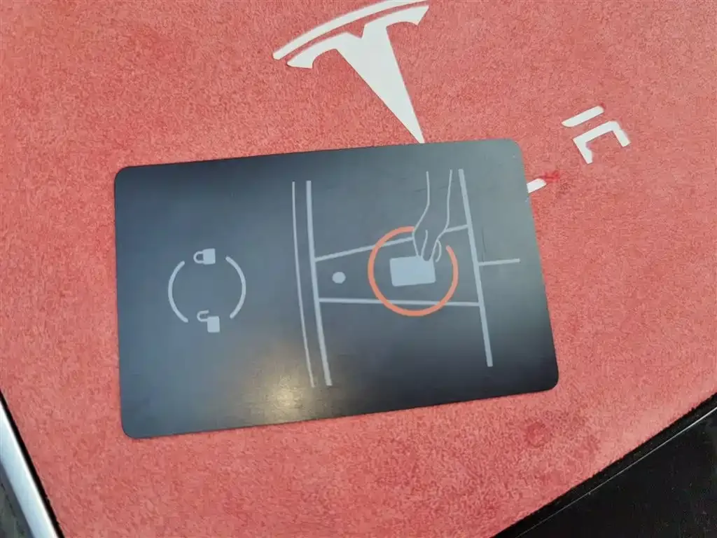 Tesla Model 3 — фото 10