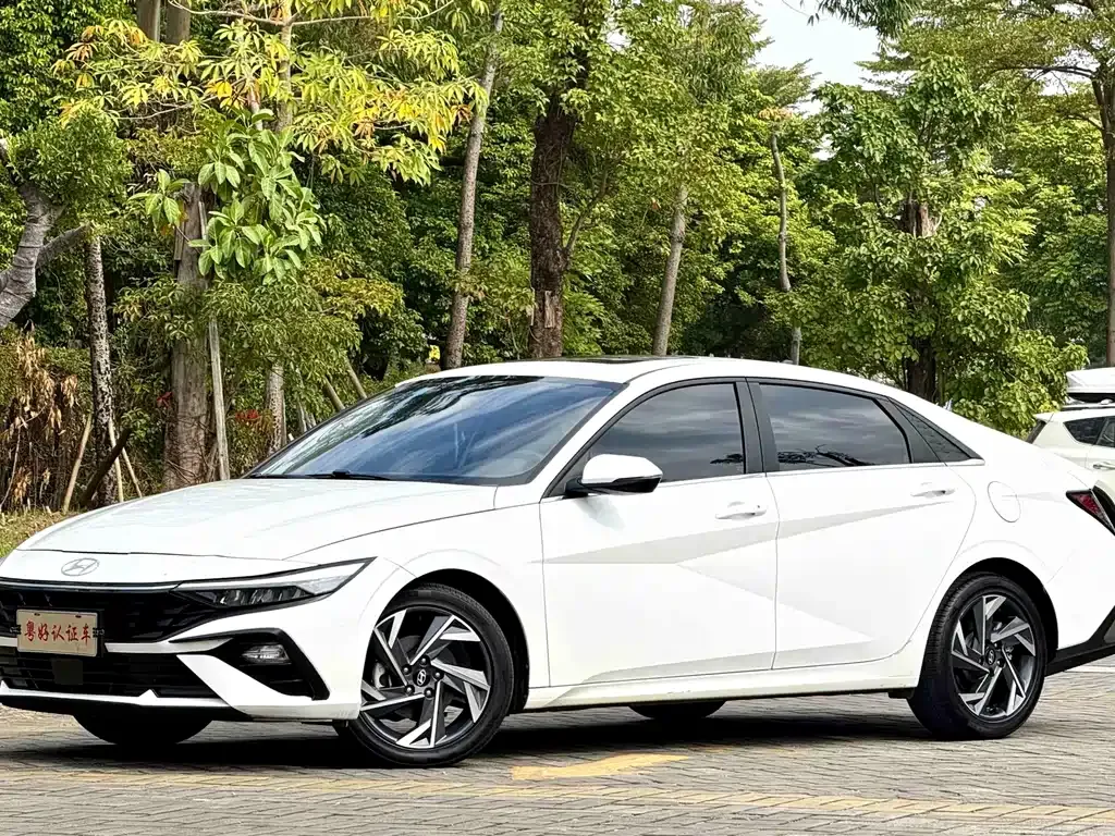 Hyundai Elantra — фото 10