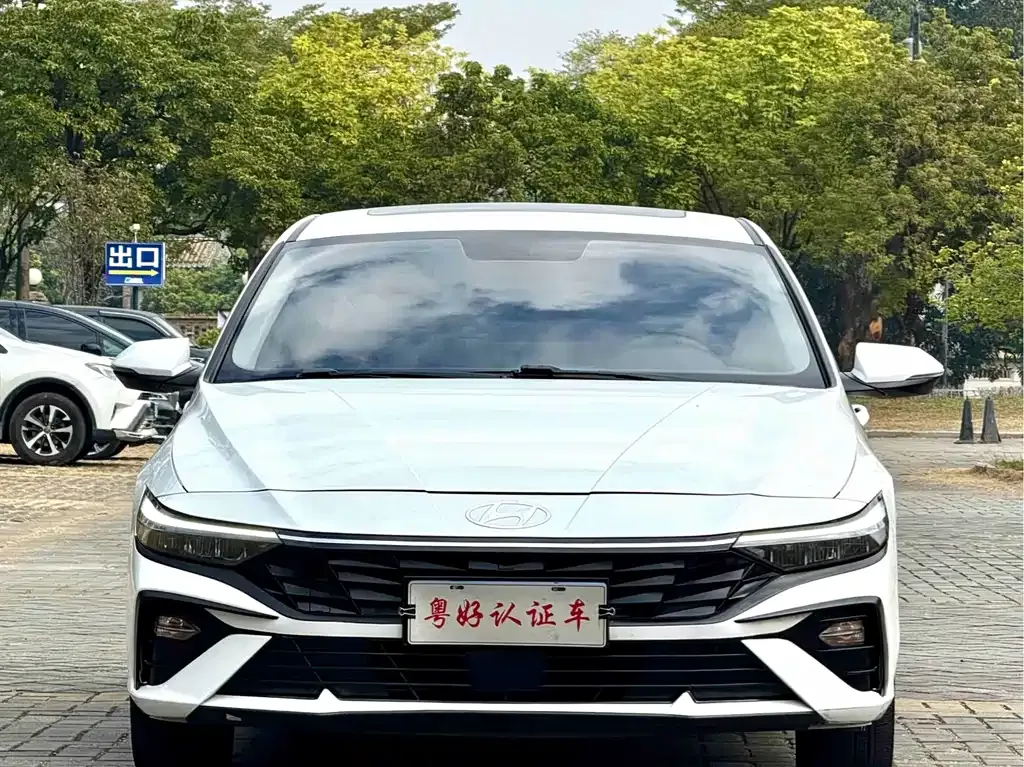 Hyundai Elantra — фото 3