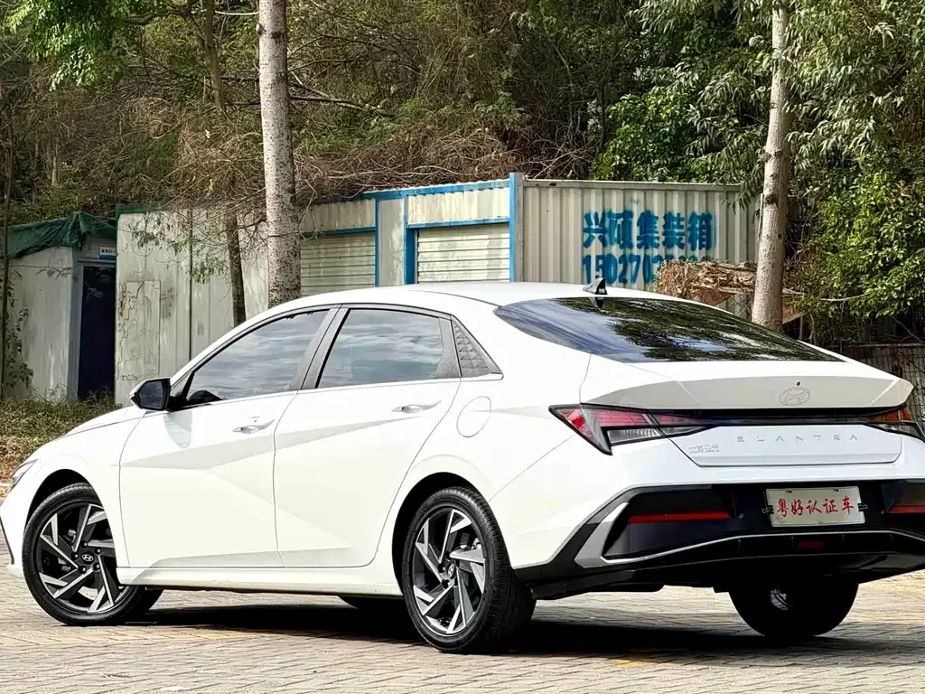 Hyundai Elantra — фото 8