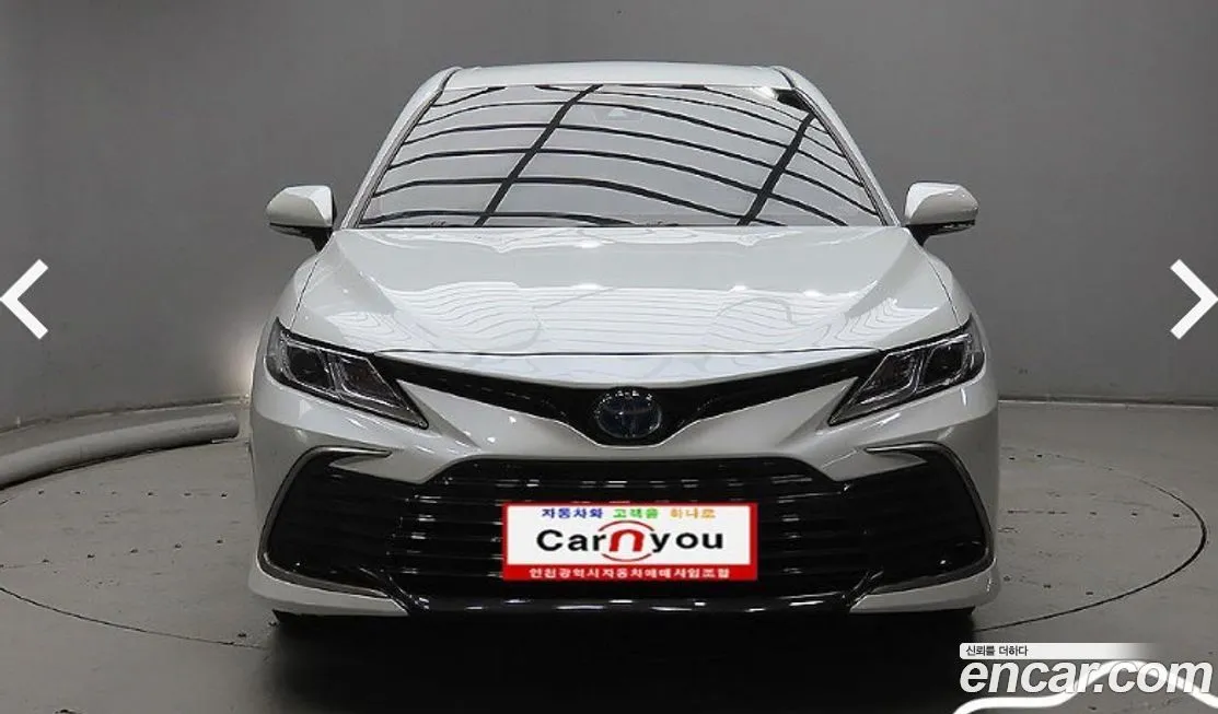 Toyota Camry — фото 1