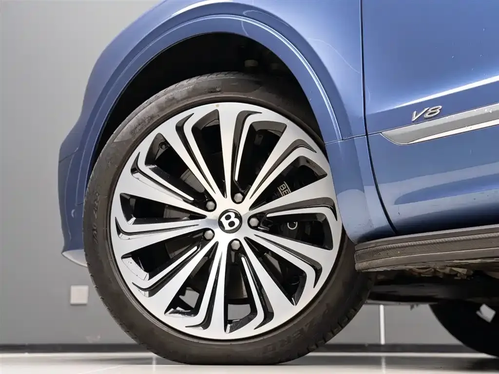 Bentley Bentayga — фото 10