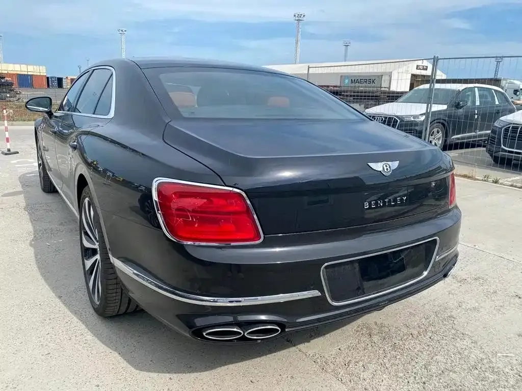 Bentley Flying Spur — фото 6
