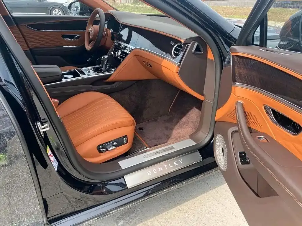 Bentley Flying Spur — фото 4