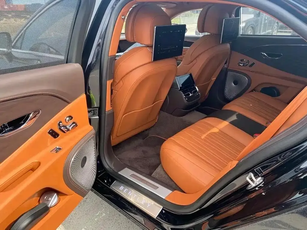 Bentley Flying Spur — фото 5
