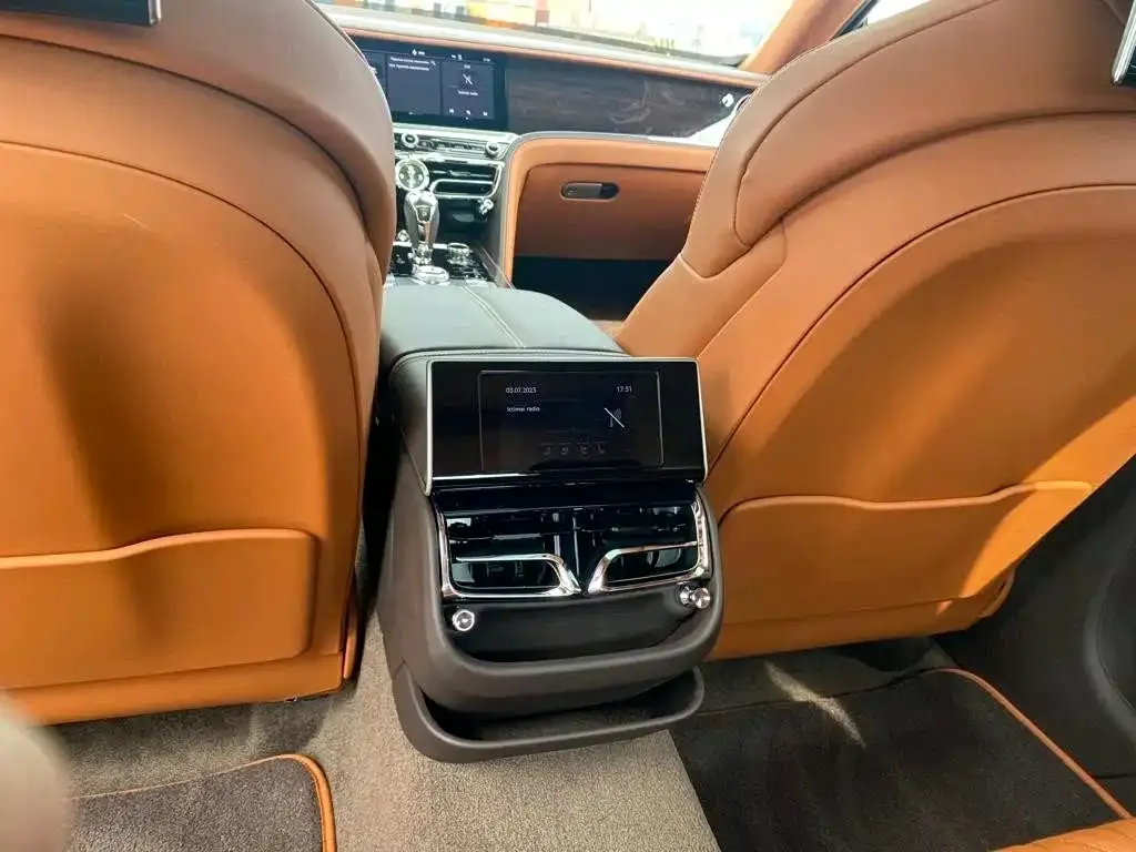 Bentley Flying Spur — фото 2