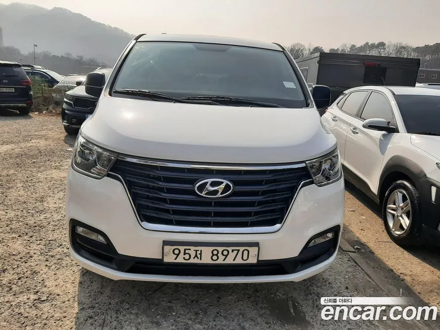 Hyundai Starex — фото 1