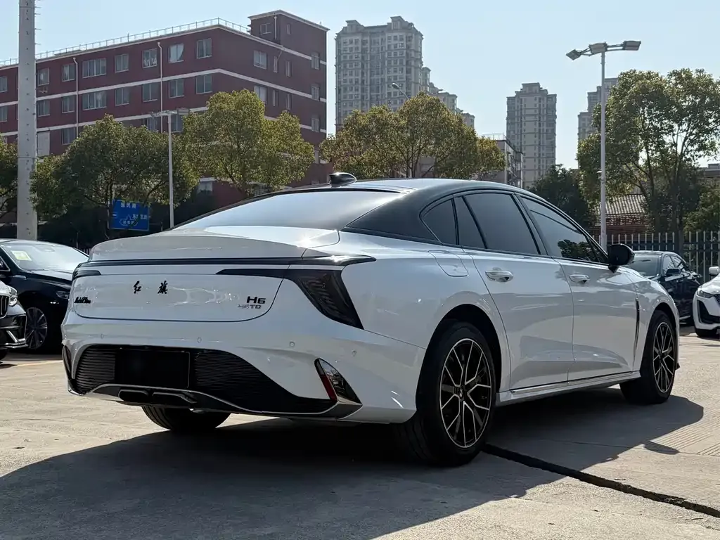Hongqi H6 — фото 10