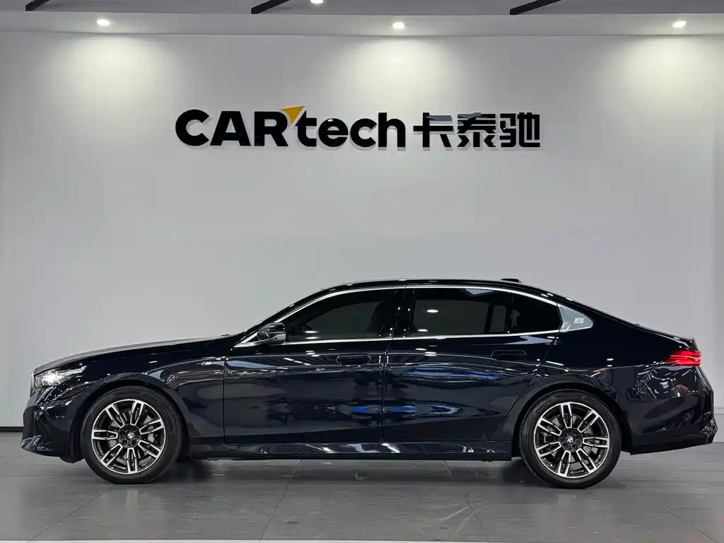 BMW 5 Series — фото 2