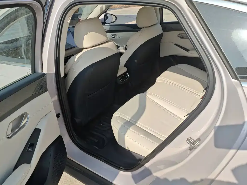 BYD Qin L — фото 10