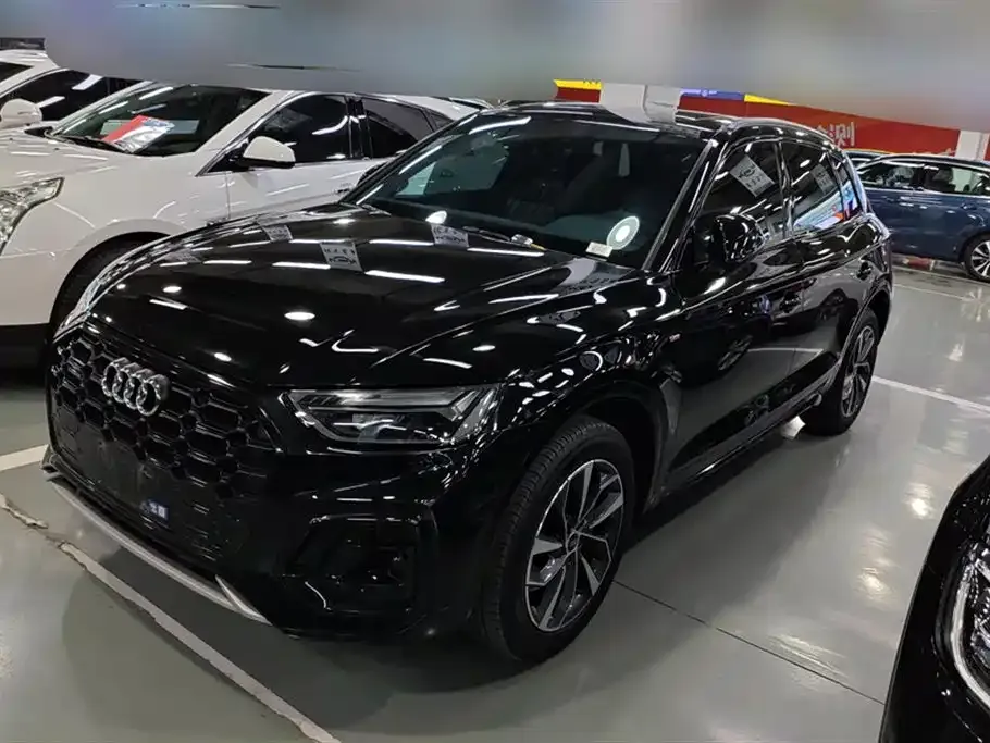 Audi Q5L — фото 1