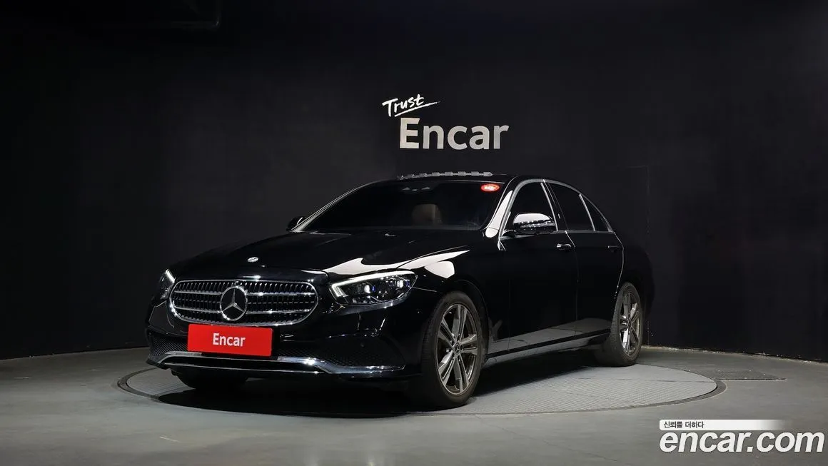 Mercedes-Benz E-Class — фото 1