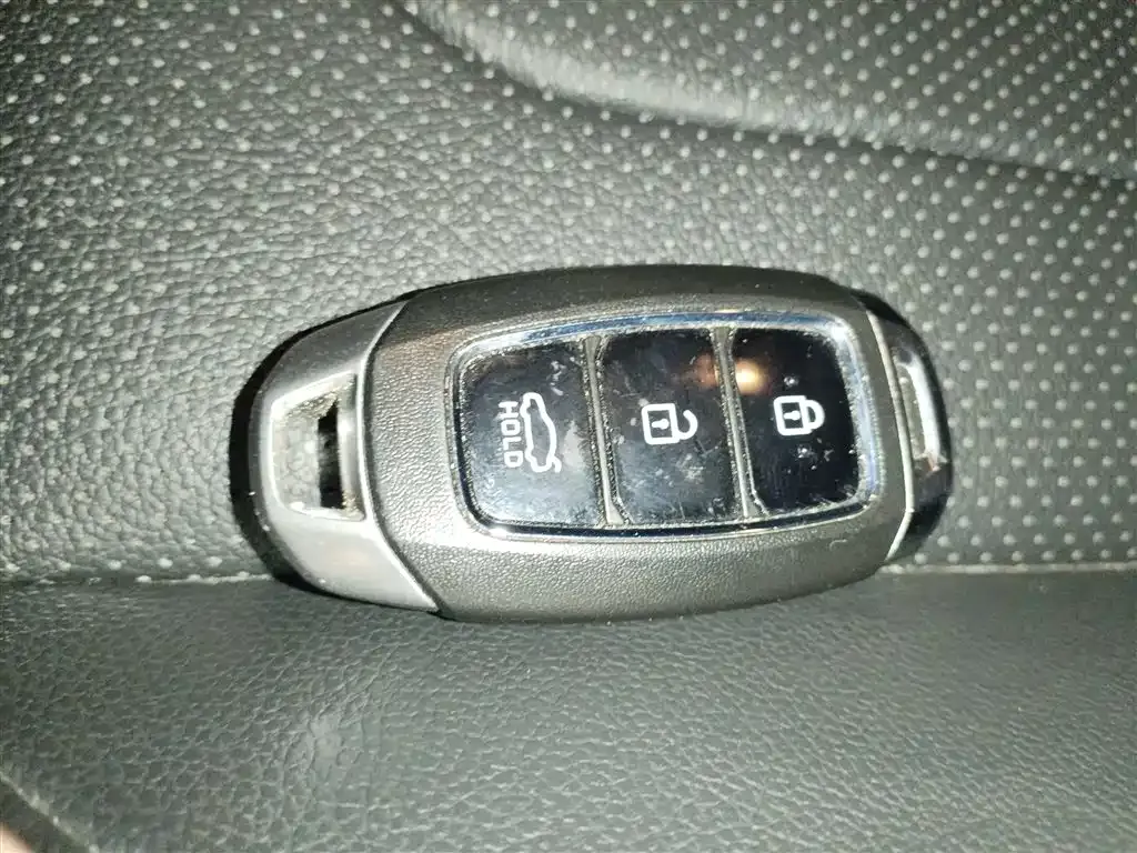 Hyundai Elantra — фото 9