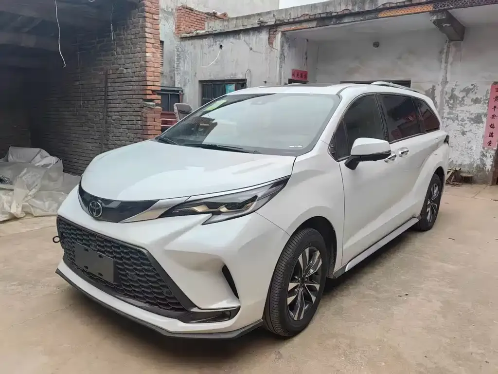 Toyota Granvia — фото 1