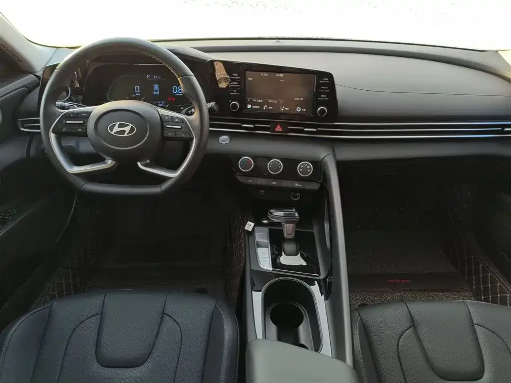 Hyundai Elantra — фото 2