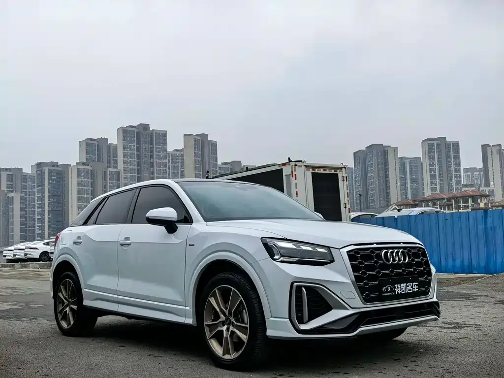 Audi Q2L — фото 4