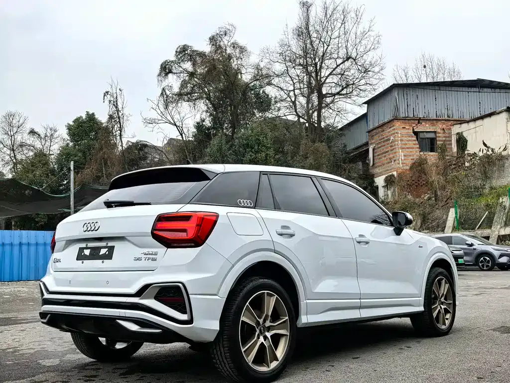 Audi Q2L — фото 10