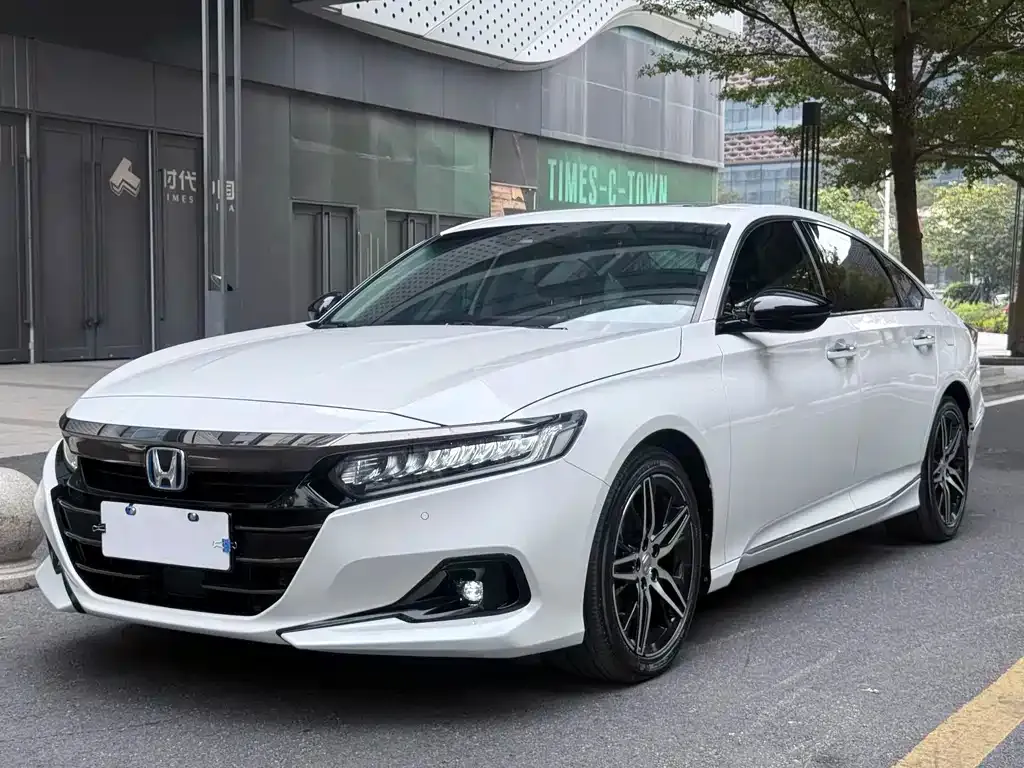 Honda Accord — фото 1