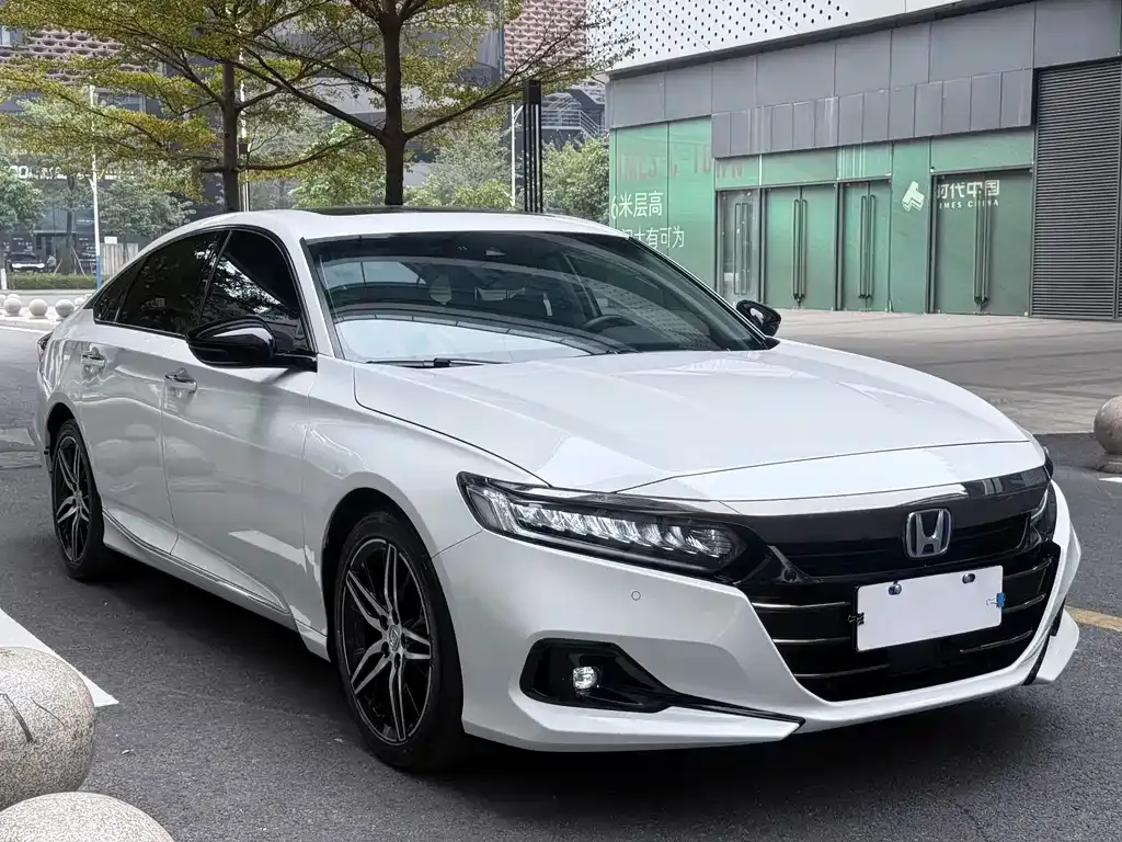 Honda Accord — фото 10