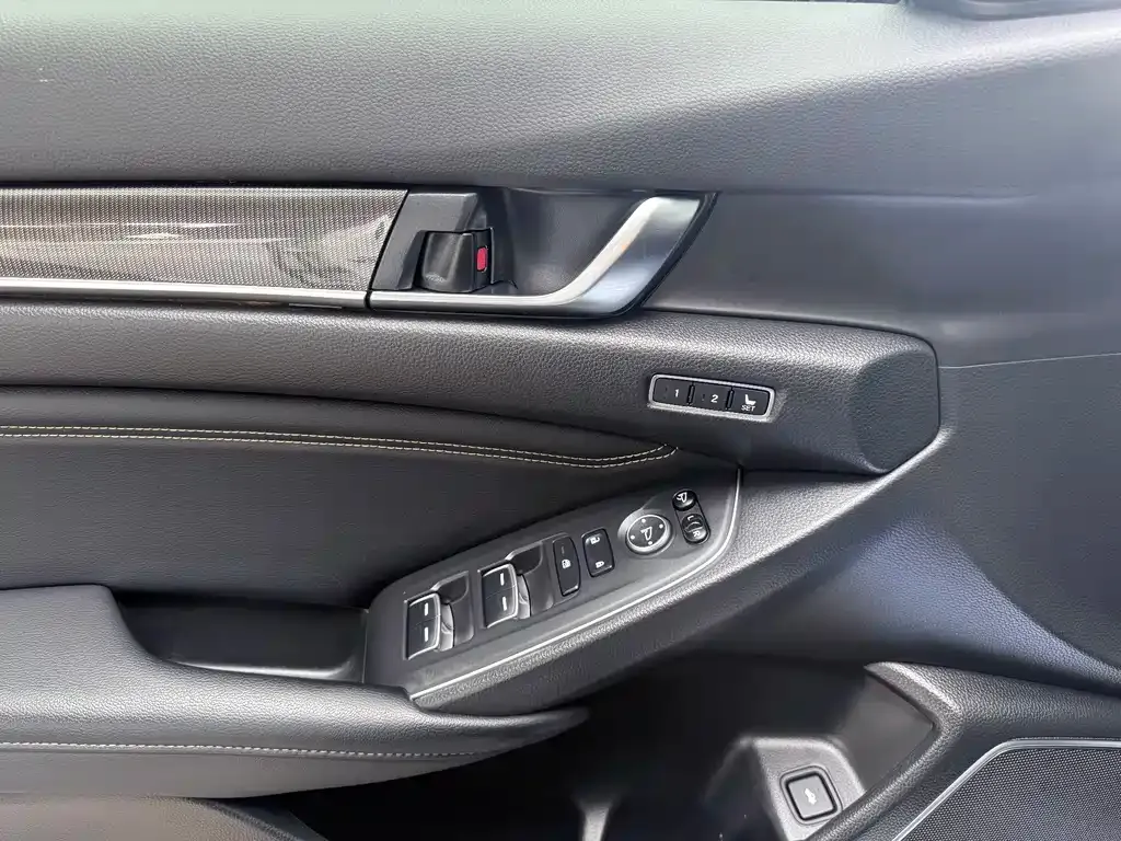 Honda Accord — фото 7
