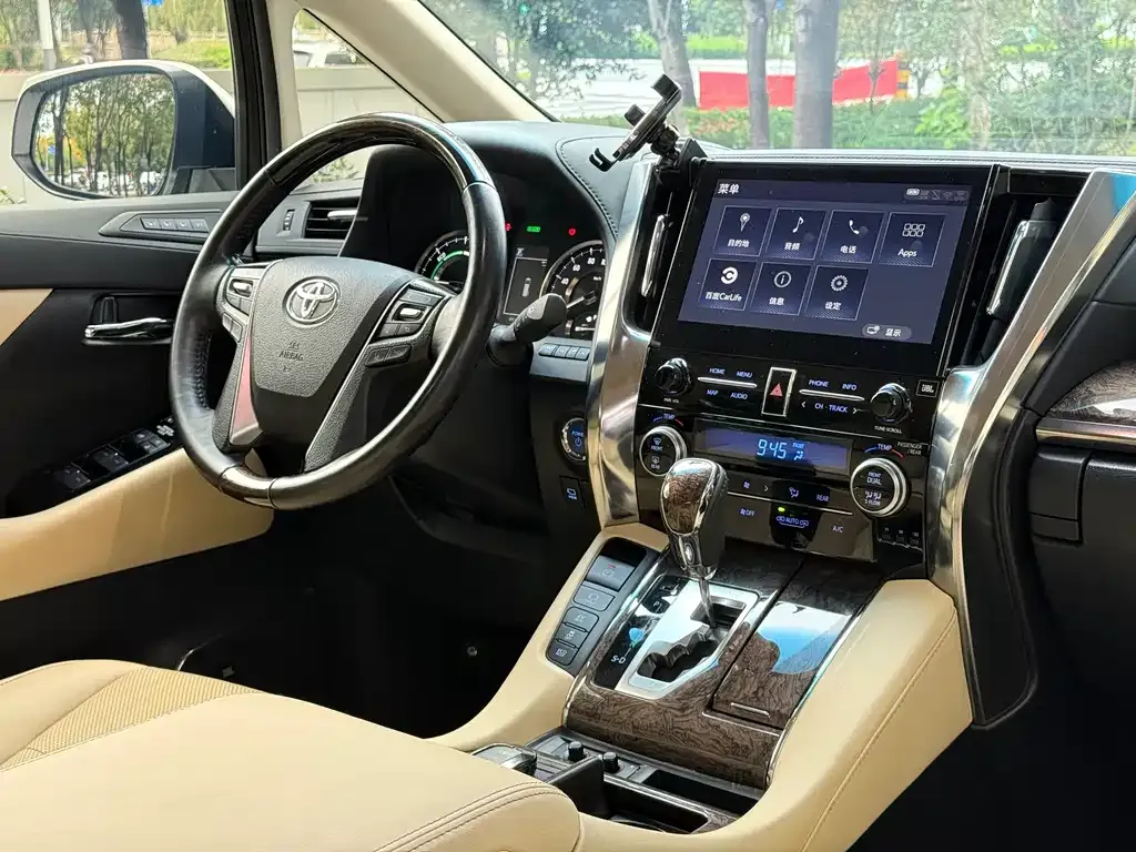 Toyota Alphard — фото 9
