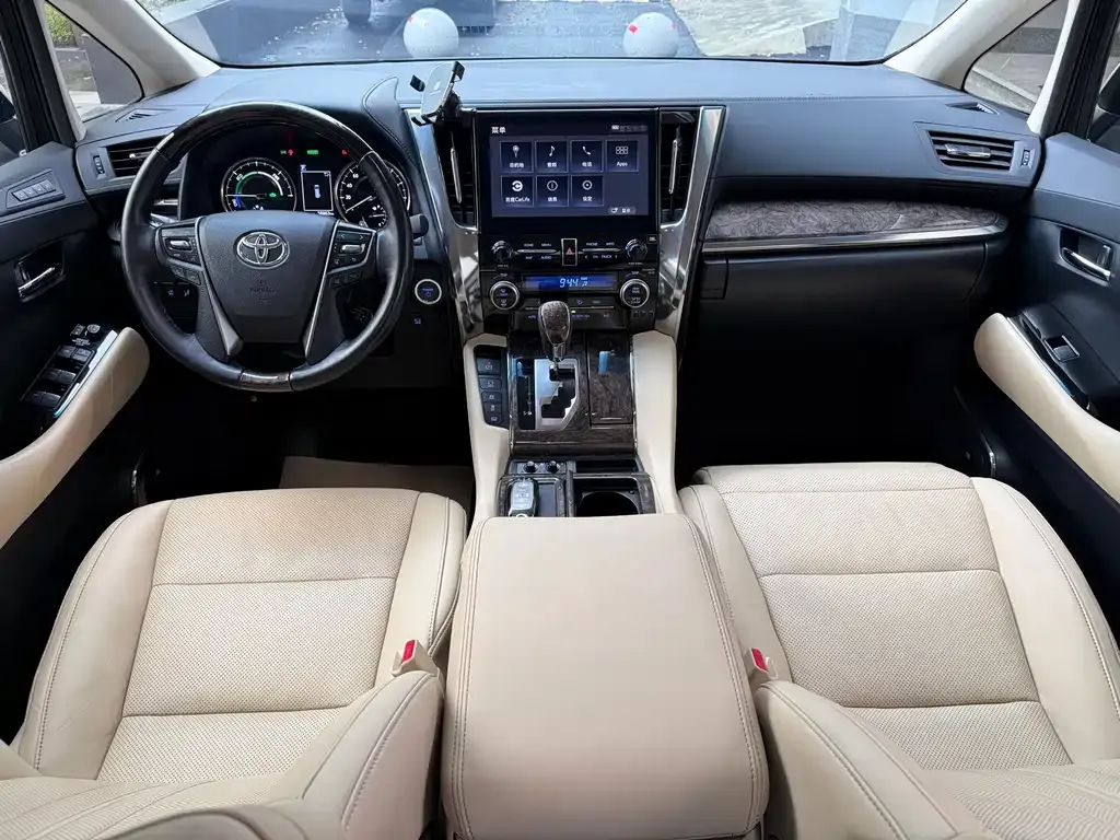 Toyota Alphard — фото 10