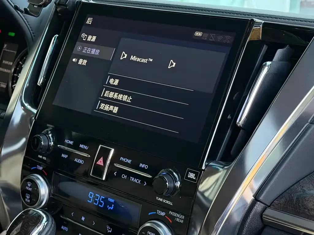Toyota Alphard — фото 6