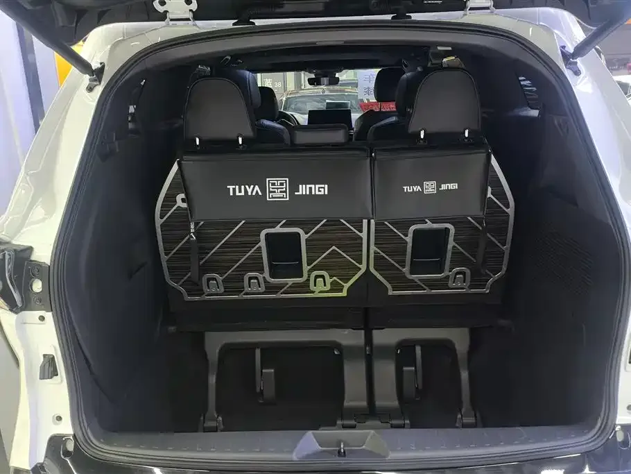 Toyota Granvia — фото 6
