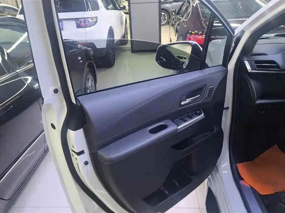 Toyota Granvia — фото 7