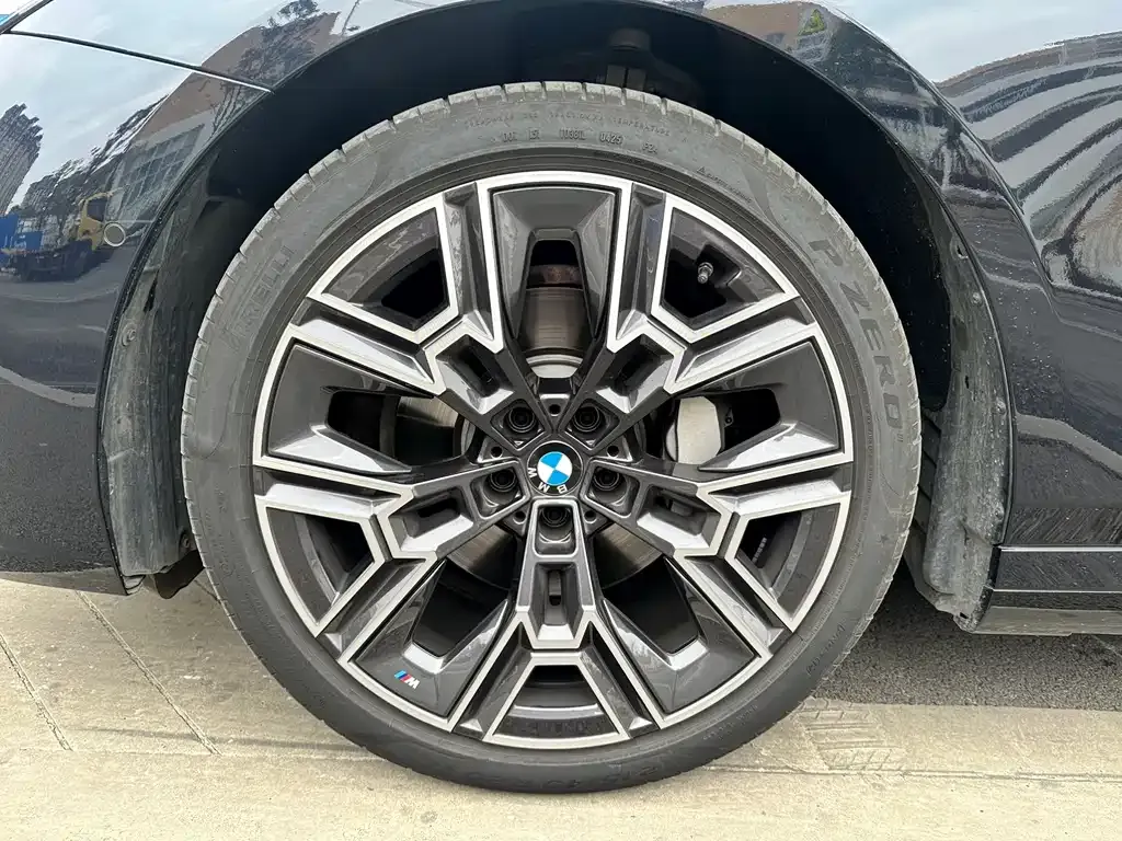 BMW 5 Series — фото 2