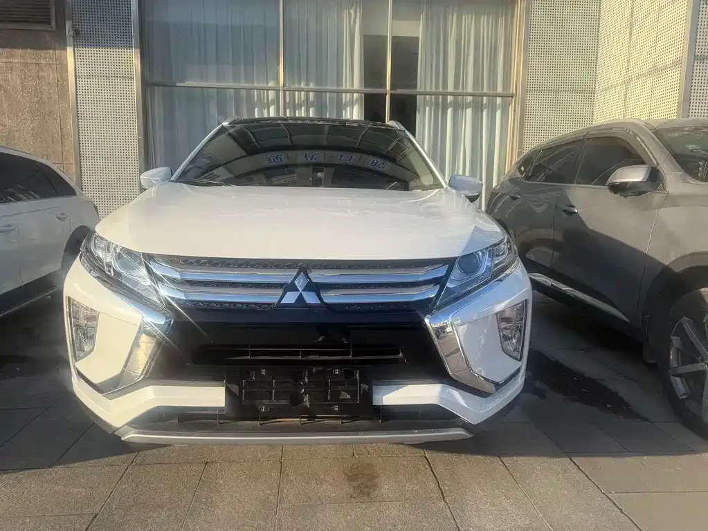 Mitsubishi Eclipse Cross — фото 1