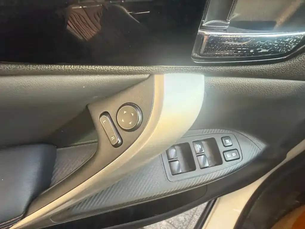 Mitsubishi Eclipse Cross — фото 10