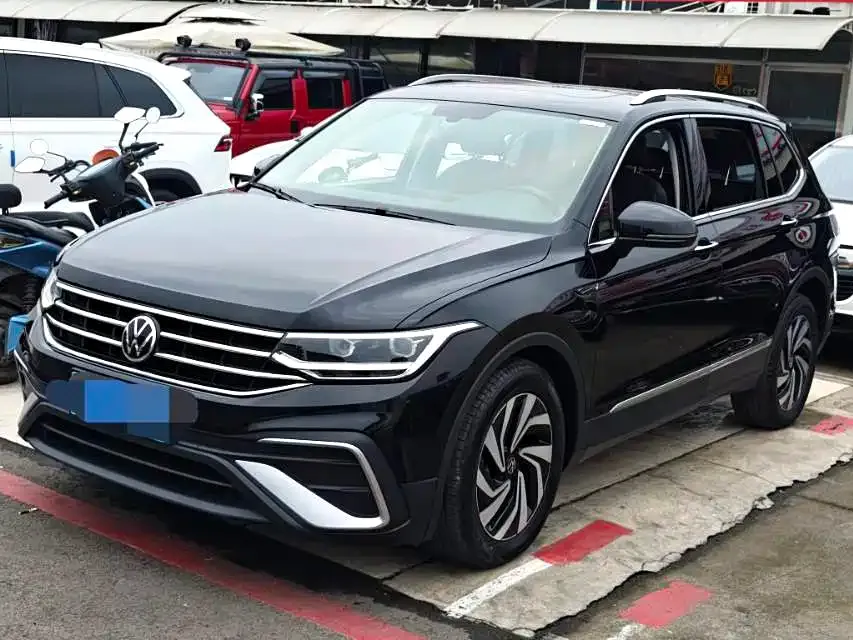 Volkswagen Tiguan L — фото 1